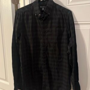 Mens Kenneth Cole shirt. Size small EUC smoke & pet free home